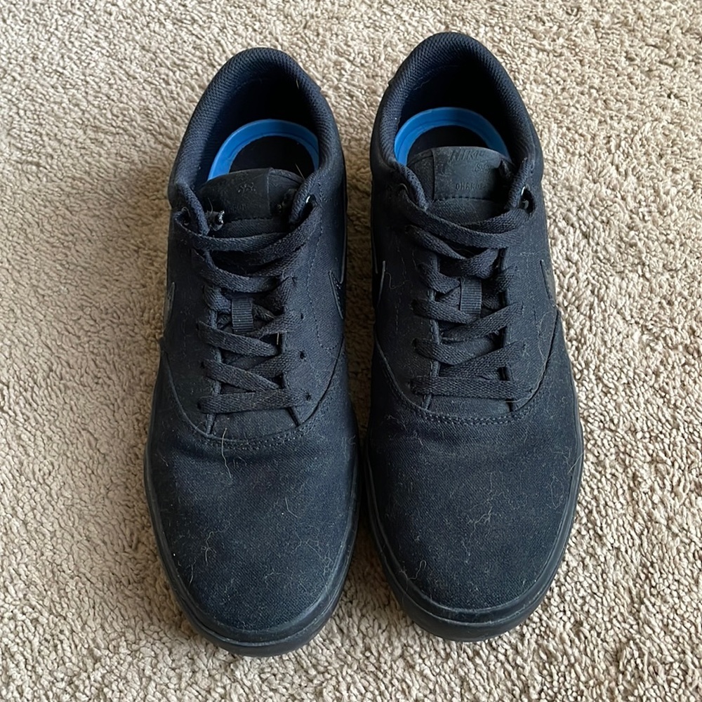 Nike SB men’s size 11.5. Laces are cut short